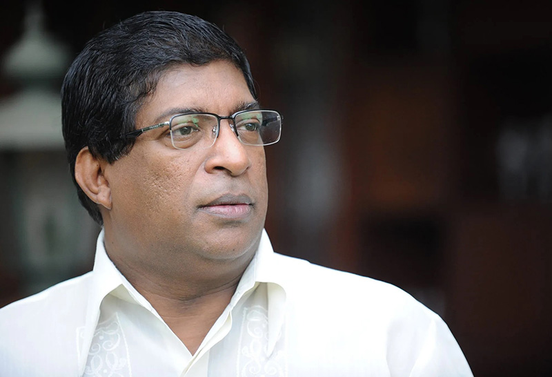 Former Finance Minister Ravi Karunanayake has been arrested by the Bribery Commission
