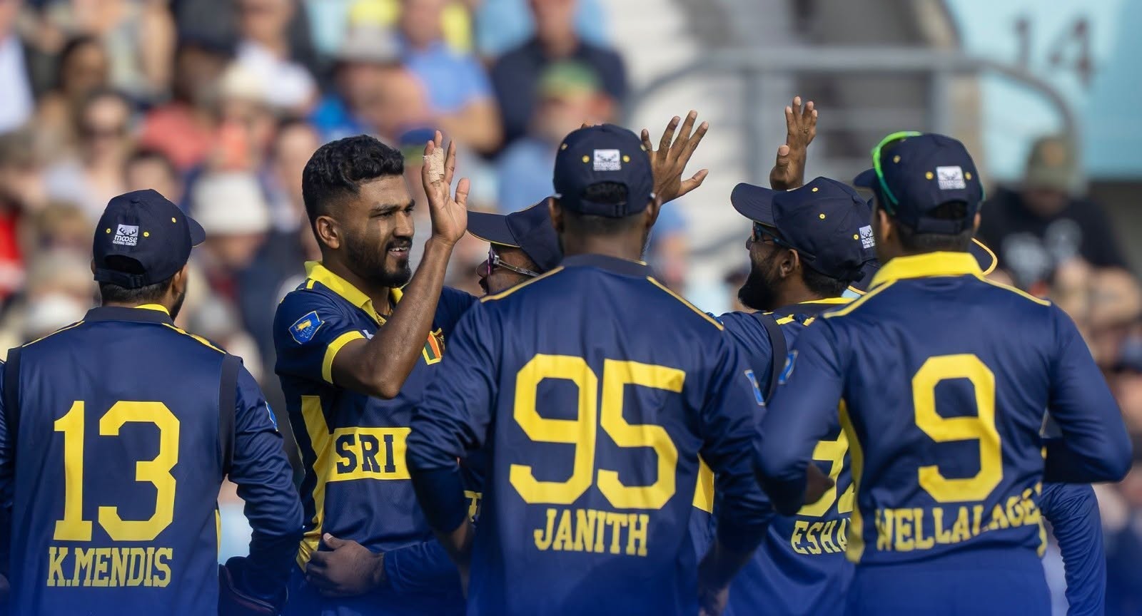 ශ්‍රී ලංකා ක්‍රීඩකයෝ එංගලන්තය හමුවේ 2-1 ක් ලෙස එක්දින තරගාවලියත් පරදිති