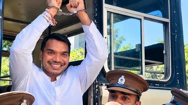 නාමල් රාජපක්ෂ එළඹෙන 27 වැනිදා දක්වා යළිත් රක්ෂිත බන්ධනාගාරයට 