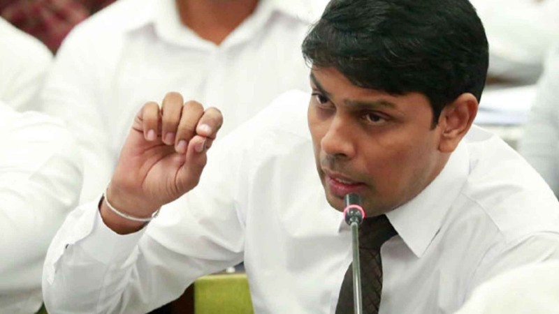 පාර්ලිමේන්තු මන්ත්‍රී අර්චුනා අත්අඩගුවට 