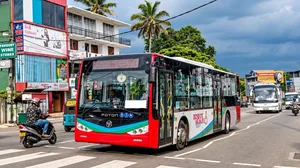 අතුරුගිරියේදී මෙට්‍රෝ බස් රථයක ගැටුණු පෞද්ගලික බසයට තාවකාලික ධාවන තහනමක්