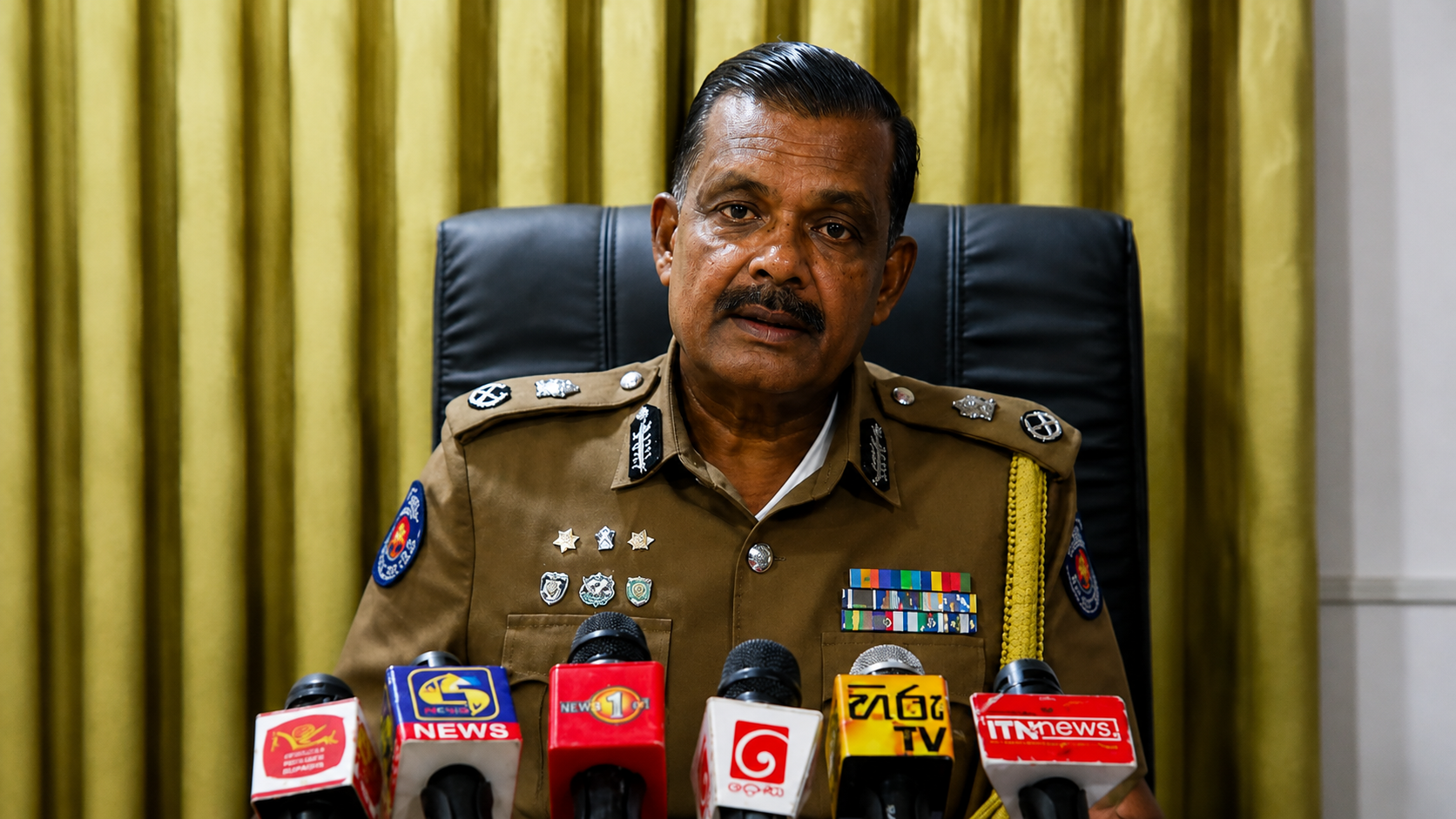 ඩිජිටල් රක්ෂණ කාඩ්පත් පිළිනොගන්නා පොලිස් නිලධාරීන්ට එරෙහිව දැඩි විනය පියවර 