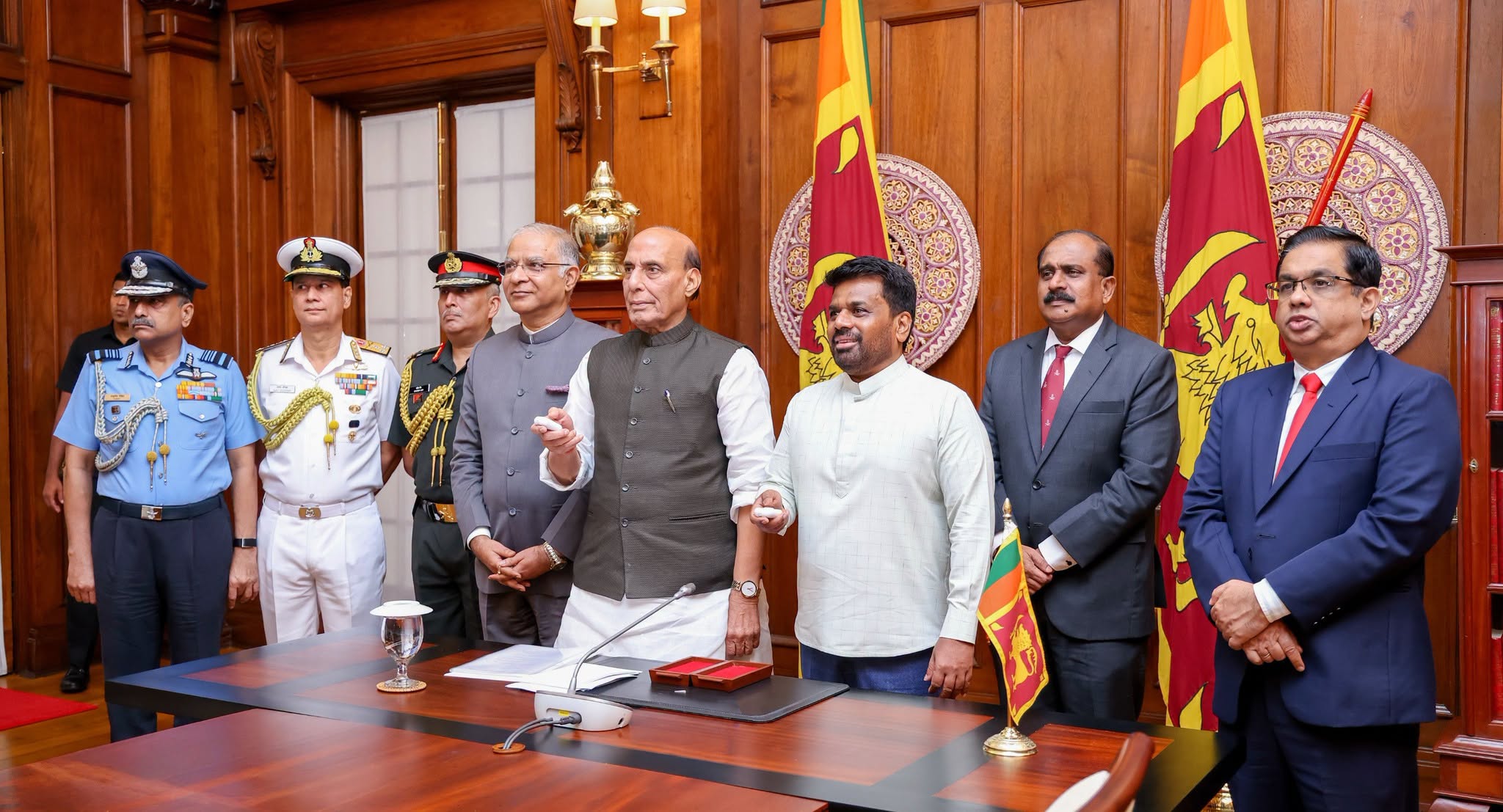 ජනාධිපති සහ රාජ්නාත් සිං හමුවෙන් පසු ශ්‍රී ලංකාව සහ ඉන්දියාව අතර ගිවිසුම් 3 ක් හුවමාරු වෙයි