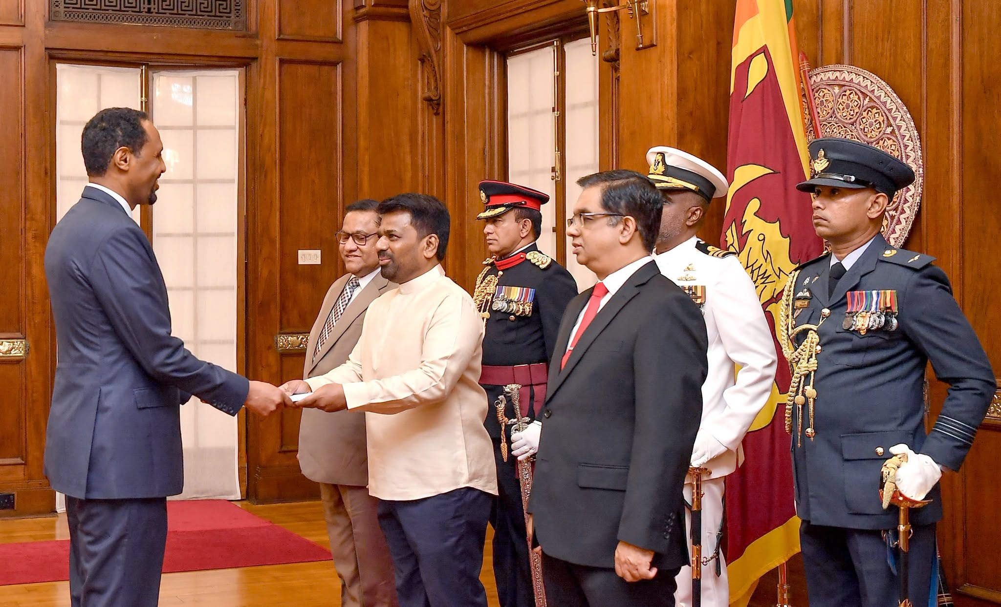 තානාපතිවරු සහ මහකොමසාරිස්වරු 6 ක් ජනපතිට අක්තපත්‍ර භාරදෙති 