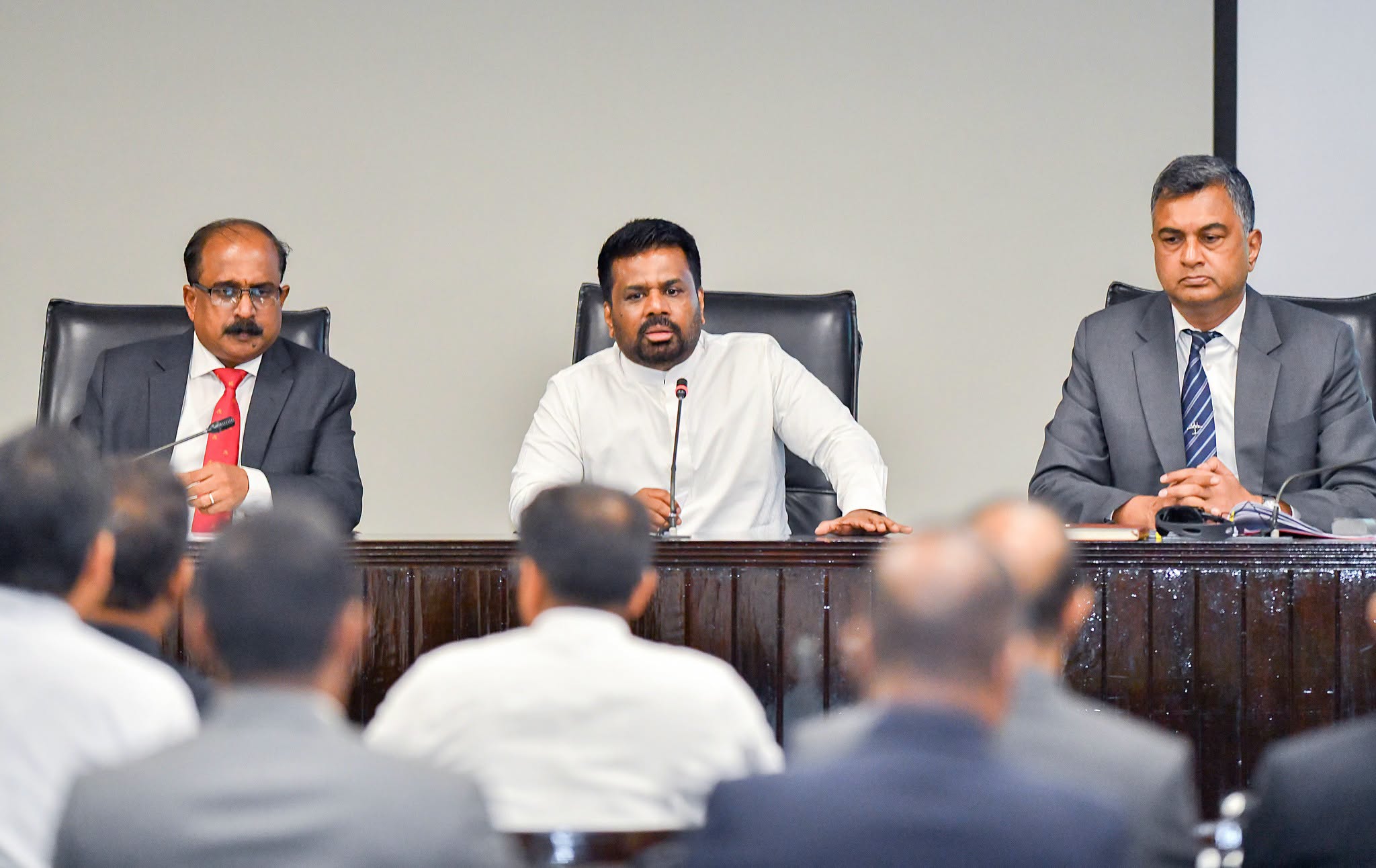 උතුරු-නැගෙනහිර ඉඩම් නිදහස් කිරීම වේගවත් කරන්න ජනාධිපතිගෙන් උපදෙස් 