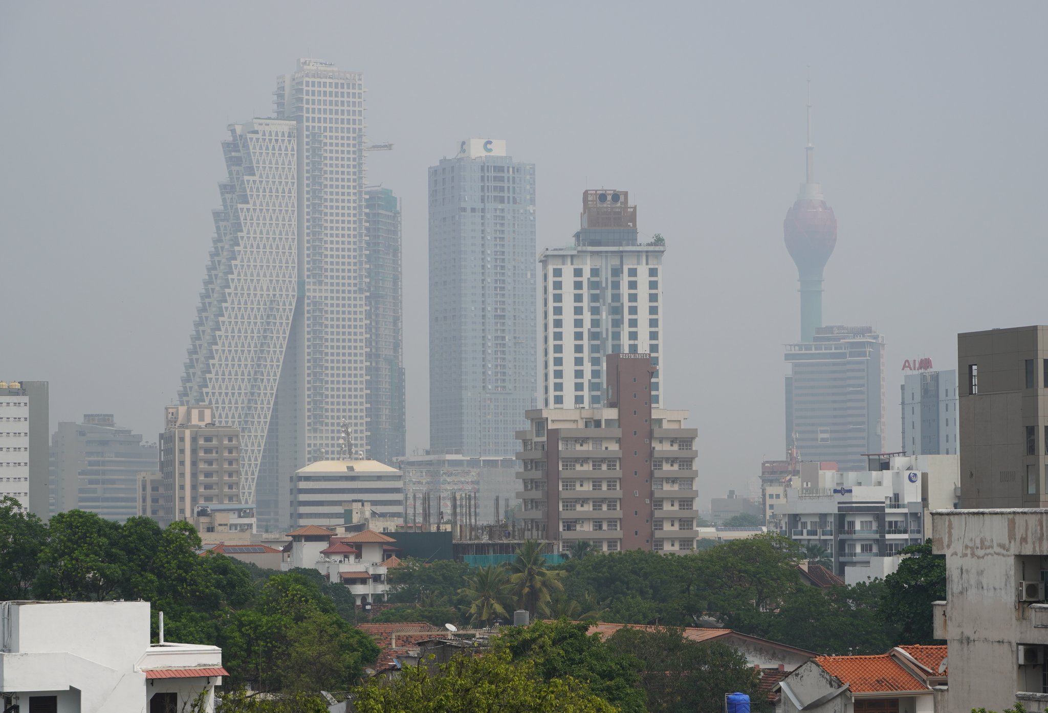 Air quality reaches unhealthy levels  in several cities