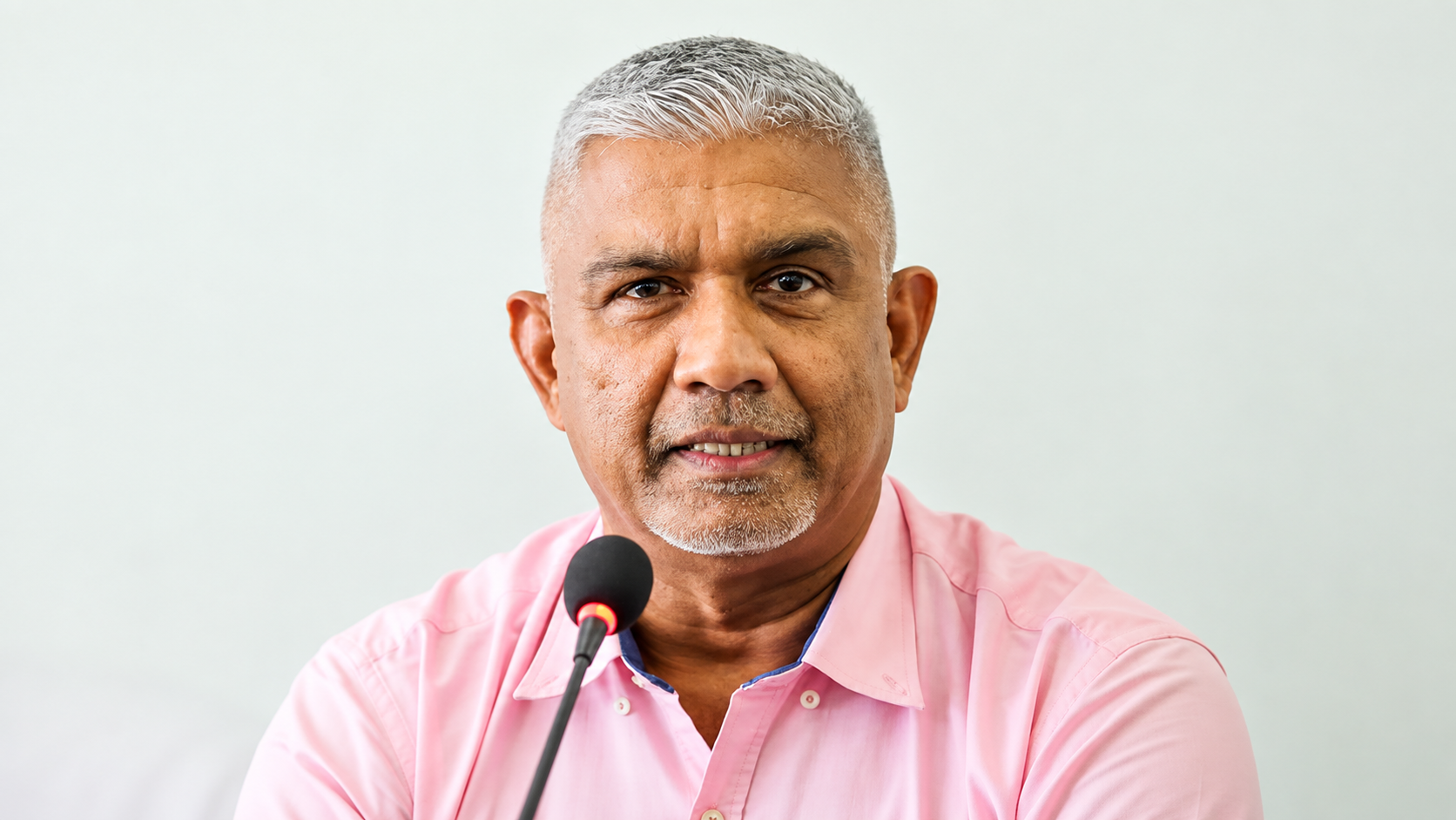 අසාධාරණ ලෙස ධුරයෙන් ඉවත් කළැයි ප්‍රමෝද්‍ය වික්‍රමසිංහගෙන් රුපියල් මිලියන 75ක වන්දි නඩුවක්